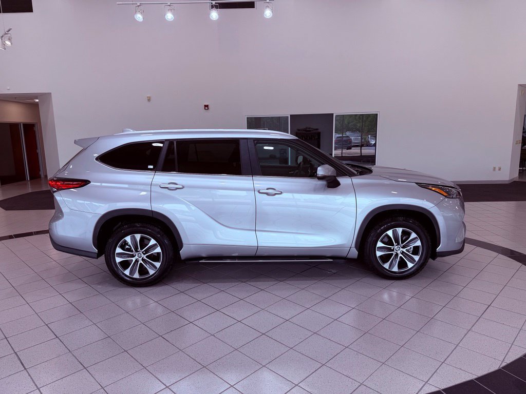 Used 2023 Toyota Highlander XLE FWD image 15