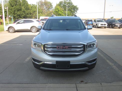 Used 2018 GMC Acadia SLT FWD image 2
