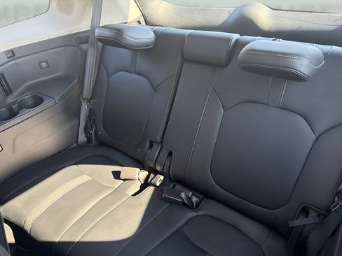 Used 2023 Honda Pilot Touring image 14