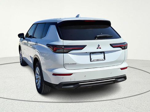 New 2026 Mitsubishi Outlander ES image 5