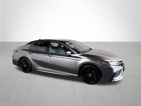 Used 2024 Toyota Camry XSE FWD image 4