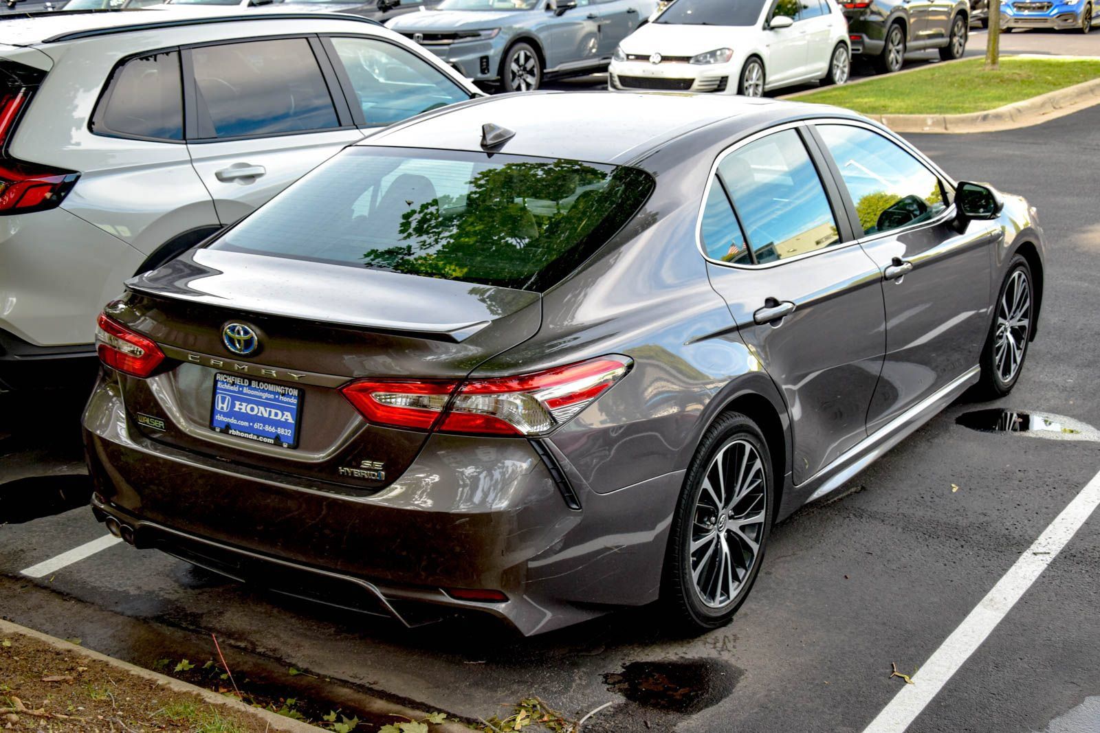 Used 2019 Toyota Camry SE w/ Audio Package FWD image 5