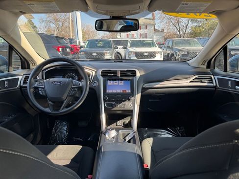 Used 2019 Ford Fusion SE image 18