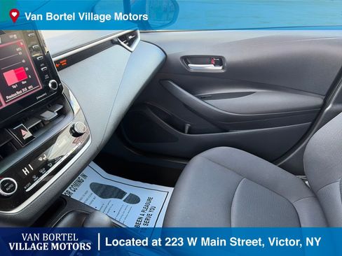 Used 2021 Toyota Corolla LE image 23