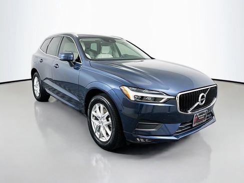 Used 2021 Volvo XC60 T5 Momentum w/ Premium Package image 3
