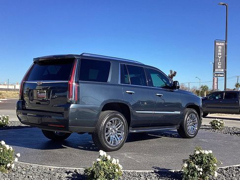 Used 2020 Cadillac Escalade 2WD image 5