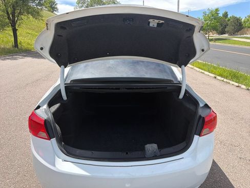 Used 2019 Chevrolet Impala LT FWD image 25