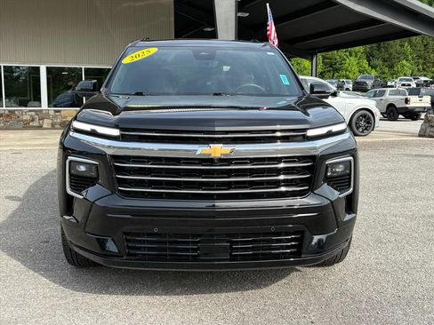 Used 2025 Chevrolet Traverse High Country FWD image 2