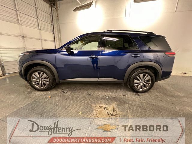 Used 2025 Nissan Pathfinder SV FWD image 2