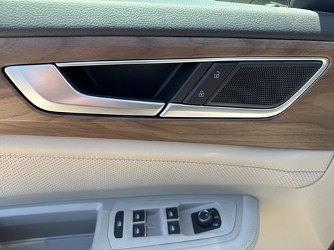New 2026 Volkswagen Atlas SE FWD image 19