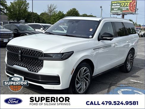 Used 2025 Lincoln Navigator Reserve AWD/4WD image 12