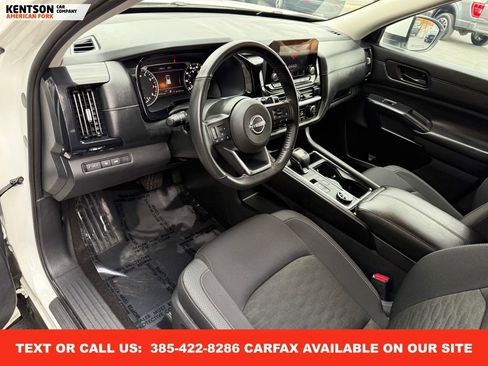 Used 2025 Nissan Pathfinder SV image 31