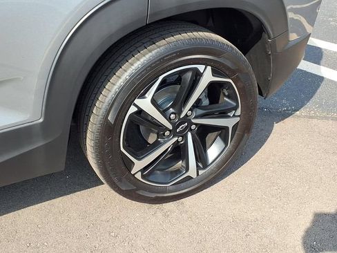 Used 2023 Chevrolet TrailBlazer RS w/ Sun and Liftgate Package FWD image 31