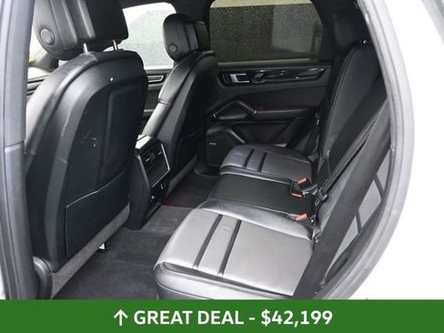 Used 2022 Porsche Cayenne image 18