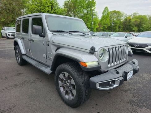 Used 2018 Jeep Wrangler Unlimited Sahara AWD/4WD image 3