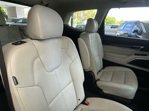 Certified 2023 Kia Telluride EX w/ EX Captain's Chair Package FWD image 26