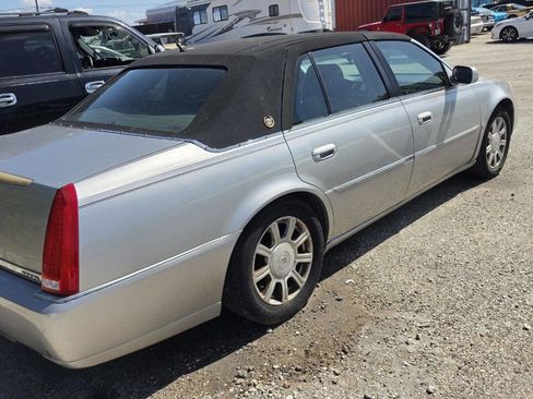 Used 2008 Cadillac DTS Luxury III FWD image 2