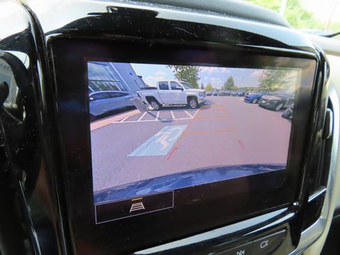 Used 2022 Chevrolet Traverse LT image 25