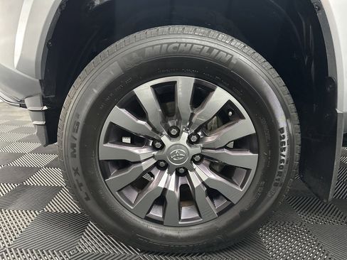 Used 2022 Toyota Tacoma Limited image 37