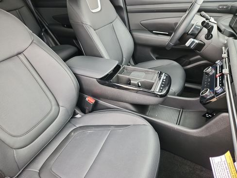 Used 2025 Hyundai Tucson Limited AWD/4WD image 18