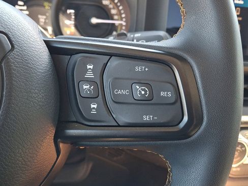 Used 2024 Jeep Wrangler Unlimited w/ Convenience Group AWD/4WD image 21