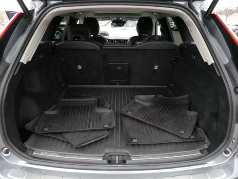 Used 2021 Volvo XC60 T5 Momentum w/ Premium Package AWD/4WD image 18