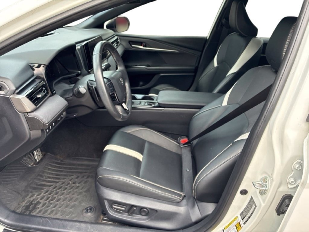 Used 2025 Toyota Camry SE w/ Convenience Package FWD image 22
