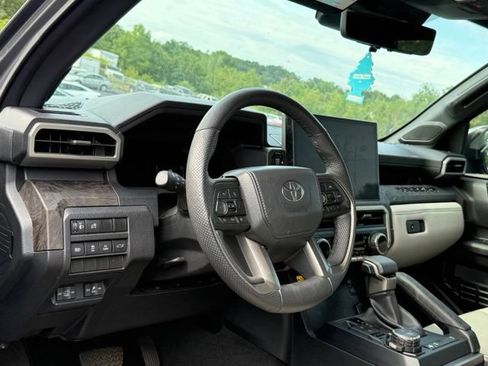Used 2024 Toyota Tacoma Limited w/ Limited Package (LT) AWD/4WD image 3