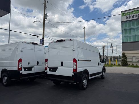 Used 2020 RAM ProMaster 2500 w/ Premium Appearance Group FWD image 3