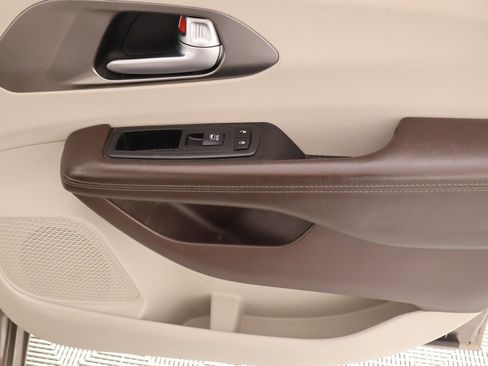 Used 2017 Chrysler Pacifica Touring-L Plus image 19