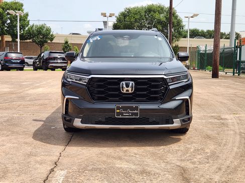 Used 2025 Honda Pilot Elite image 3