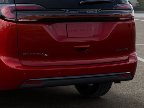 New 2027 Chrysler Pacifica Limited w/ S Appearance Package FWD image 39