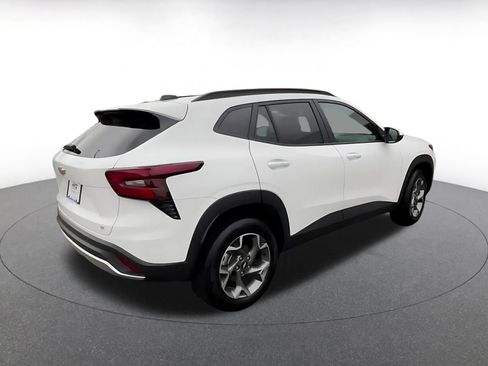 Used 2025 Chevrolet Trax LT w/ LT Convenience Package image 15