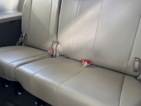 Used 2011 Toyota Sienna XLE FWD image 19