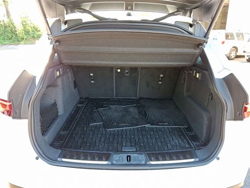 Used 2025 Jaguar F-PACE R-Dynamic S image 29