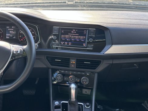 Used 2019 Volkswagen Jetta SE w/ Cold Weather Package image 25