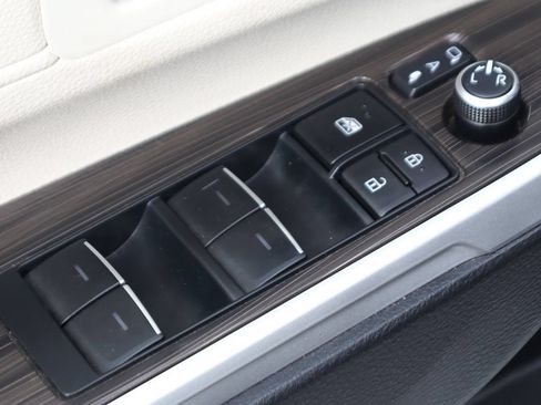 Used 2023 Toyota Sienna Platinum FWD image 17