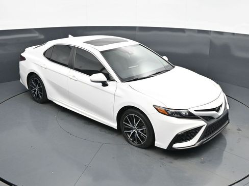 Used 2023 Toyota Camry SE w/ Convenience Package FWD image 11