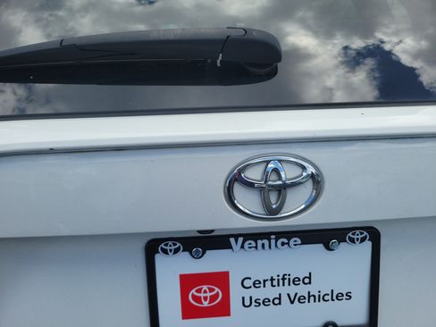 Certified 2022 Toyota RAV4 LE FWD image 9