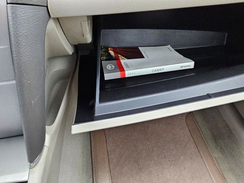 Used 2011 Toyota Camry LE w/ LE Extra-Value Pkg image 38