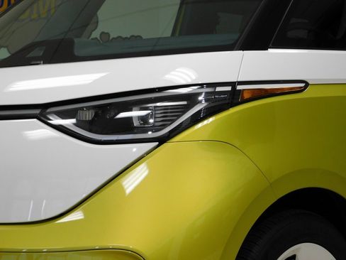 Used 2025 Volkswagen ID. Buzz 1st Edition image 19