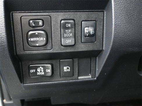 Used 2018 Toyota Tundra SR5 image 21