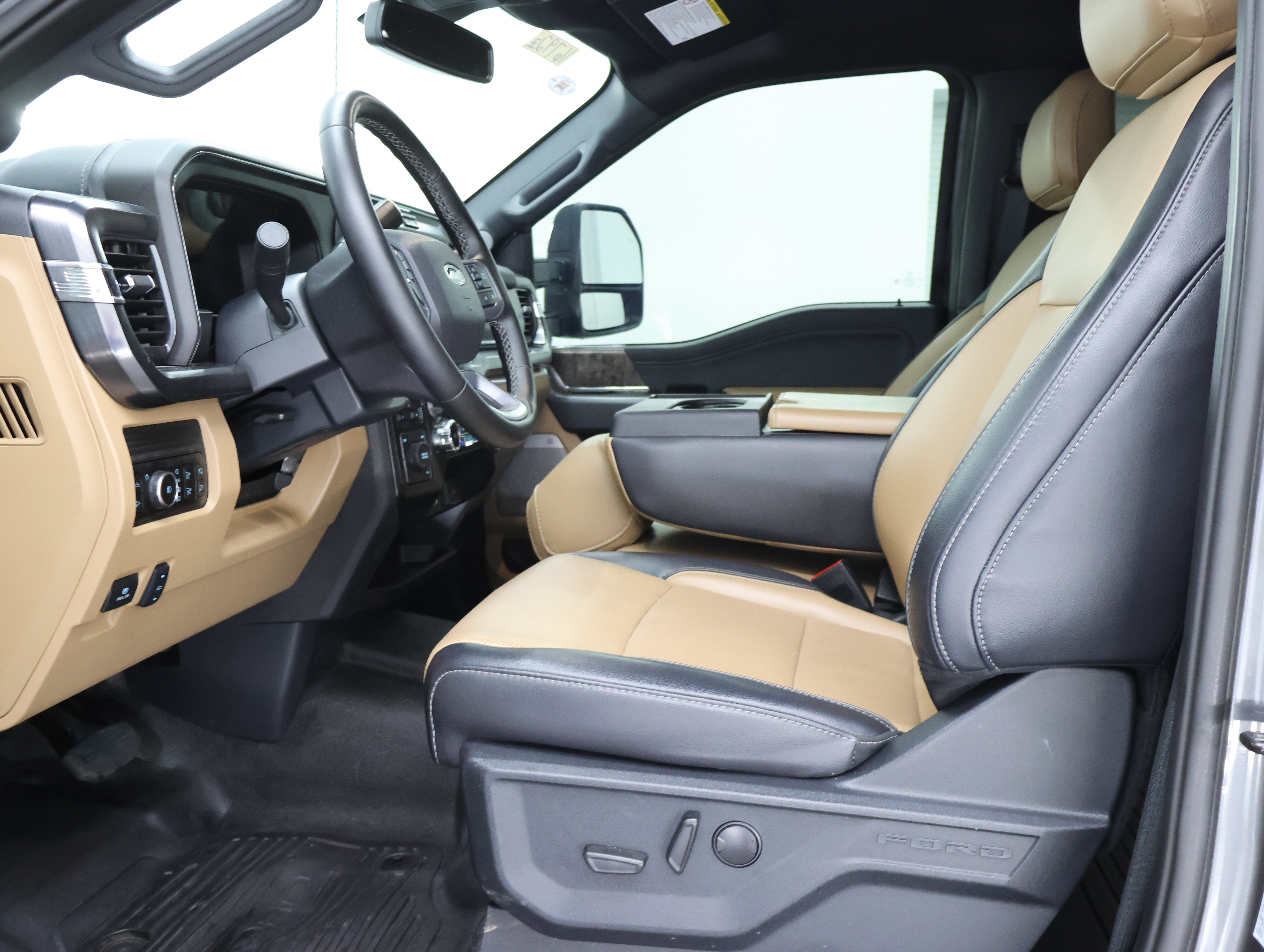 Used 2025 Ford F350 Lariat AWD/4WD image 7