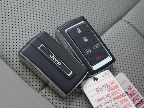 Used 2021 Jeep Grand Cherokee L Overland w/ Luxury Tech Group IV AWD/4WD image 34