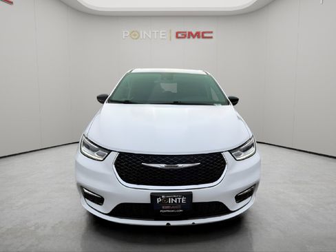 Used 2024 Chrysler Pacifica Touring-L image 11