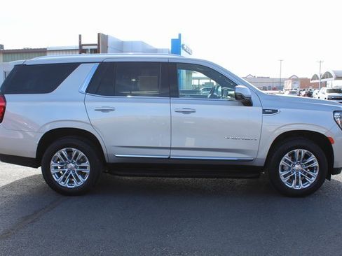 Used 2023 GMC Yukon SLT w/ SLT Luxury Package image 2