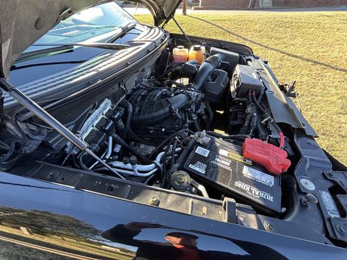 Used 2011 Ford F150 XLT w/ XLT Chrome Pkg image 24