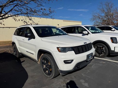 Used 2020 Jeep Grand Cherokee Laredo image 1