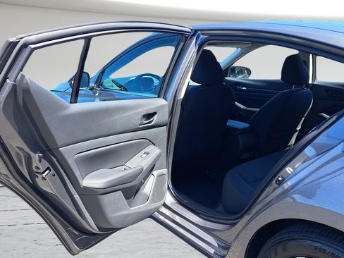 Used 2025 Nissan Altima 2.5 SV FWD image 11