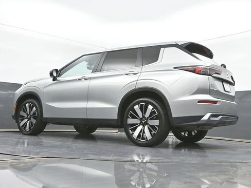 Used 2025 Mitsubishi Outlander SE AWD/4WD image 42